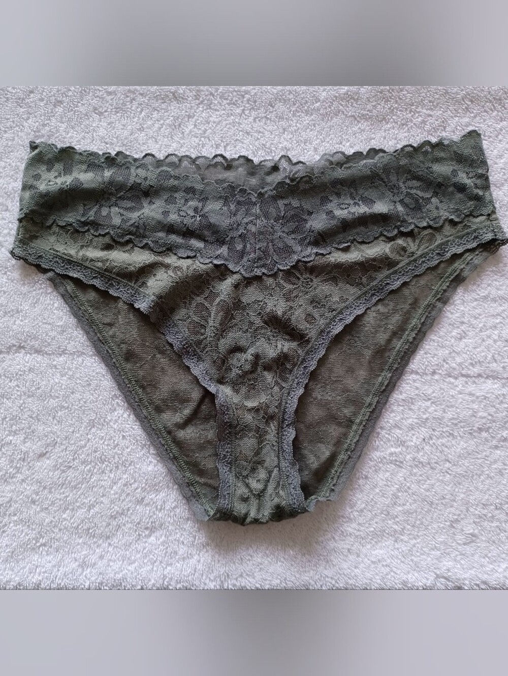 Victoria's Secret High-Leg Cheeky Lace Panty, Size M